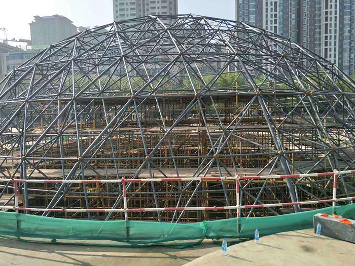 舞钢球形网架钢结构施工